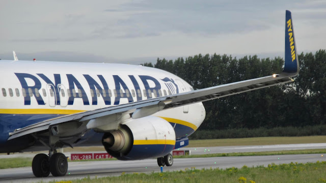 Ryanair B737NG 24 December